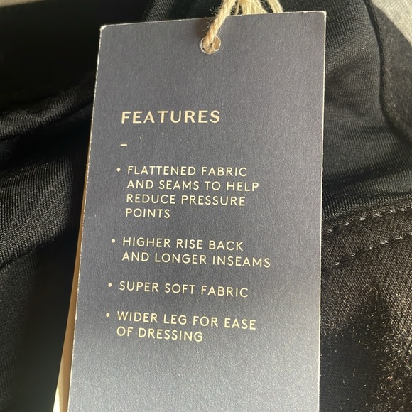 Universal Thread Black High-Rise Adaptive Bootcut Jeans - Picture 5 of 8